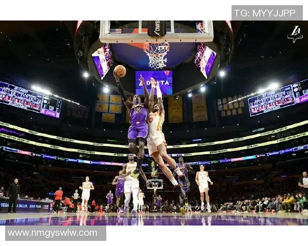 2018年NBA精彩对决老鹰队与湖人队的激烈比赛回顾与分析