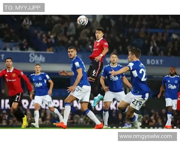 埃弗顿主场迎战热刺双方争夺关键三分的精彩对决 埃弗顿主场迎战热刺双方争夺关键三分的精彩对决